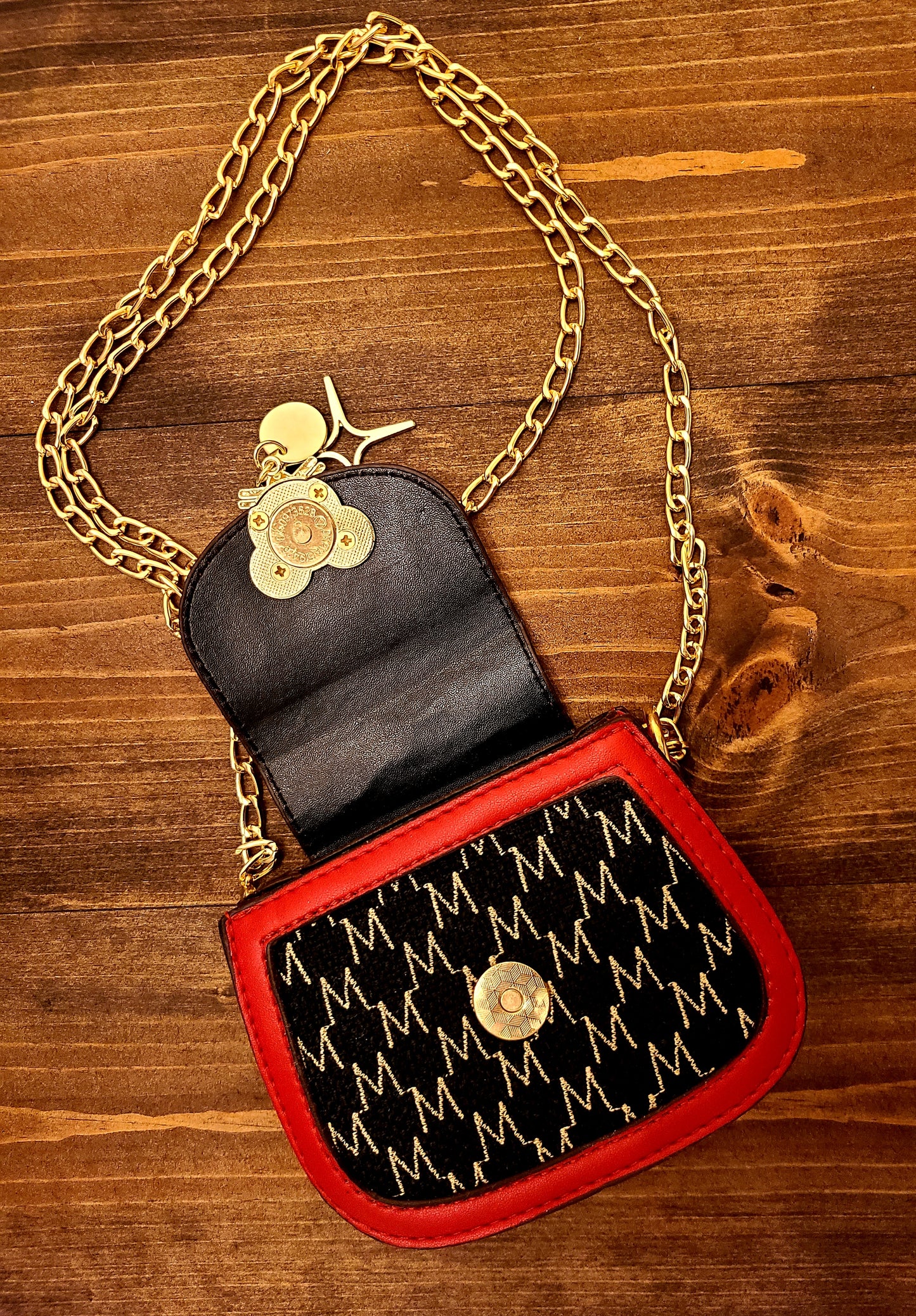 Fashion Leather Toddler Crossbody  Mini Purse Handbag With Metal Chain.